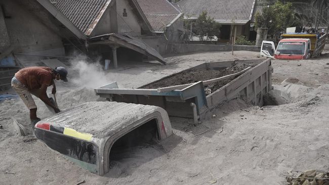 ESDM Hentikan Semua Kegiatan Pertambangan di Gunung Semeru Kementerian ESDM menghentikan semua aktivitas pertambangan di zona merah Gunung Semeru, Jawa Timur, guna mencegah adanya korban jiwa akibat erupsi.