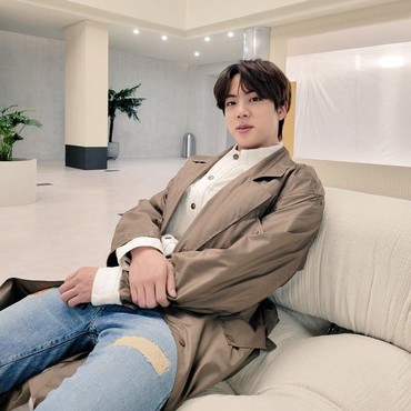 Jin BTS Ultah, ARMY Indonesia Rayakan dengan Borong Jualan Pedagang Kecil