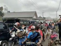 Kepanikan Warga di Curah Kobokan Saat Ada Hujan Abu Lagi