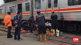 KRL Anjlok di Stasiun Sudimara Dievakuasi, Sempat Buat Macet 4 Jam