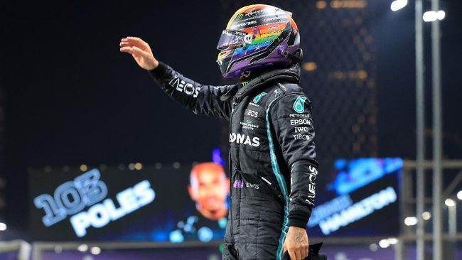 Lewis Hamilton sukses meraih pole F1 GP Arab Saudi 2021 usai mengalahkan Valtteri Bottas pada sesi kualifikasi di Sirkuit Jeddah Corniche.