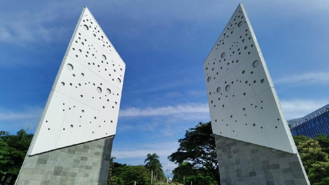 Monumen Pahlawan Covid-19 yang terletak di Jalan Japati, Bandung, Jawa Barat, menjadi bentuk penghargaan terhadap para pejuang yang melawan pandemi Covid-19.