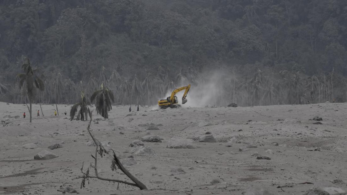 FOTO: Pencarian Korban Erupsi Gunung Semeru