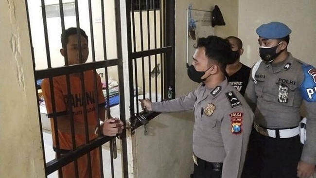 Wakil Ketua Komisi III DPR RI mendesak polisi mengusut tuntas dugaan pemaksaan dan pemerkosaan yang dilakukan oleh Bripda Randy.