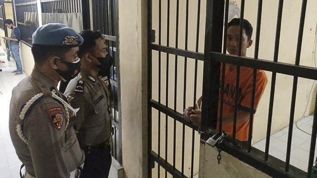 Hasil sidang kode etik di Mapolda Jawa Timur, menyatakan Bripda Randy mendapat sanksi Pemberhentian Tidak Dengan Hormat (PTDH) dari Polri.