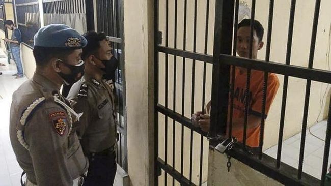 Bripda Randy Bagus Hari Sasongko, polisi tersangka kasus aborsi terhadap korban bunuh diri Novia Widyasari, kini ditahan di Mapolda Jawa Timur (Jatim).