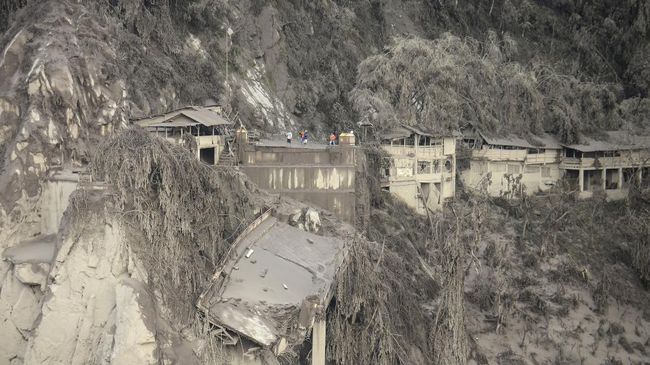 Erupsi Semeru, PUPR Akan Bangun Jembatan Lumajang-Malang Lagi Kementerian PUPR akan membangun kembali Jembatan Perak yang menghubungkan Kabupaten Lumajang- Kabupaten Malang yang ambruk imbas erupsi Gunung Semeru.