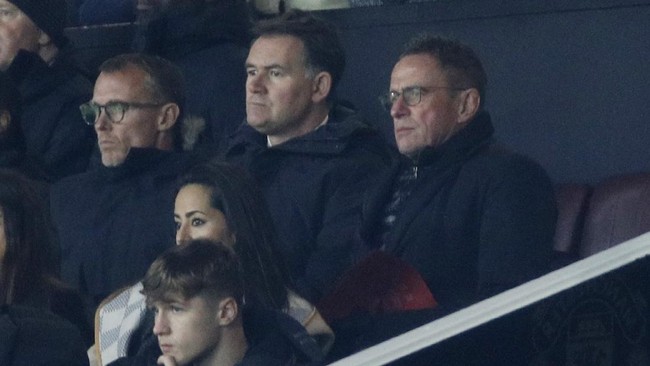 Ralf Rangnick sudah resmi menduduki jabatan pelatih Manchester United dan segenap aturan pun diprediksi akan berdampak pada pemain-pemain The Red Devils.