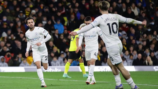 Manchester City dan Liverpool berhak menggusur Chelsea dari puncak klasemen sementara Liga Inggris di pekan ke-15.