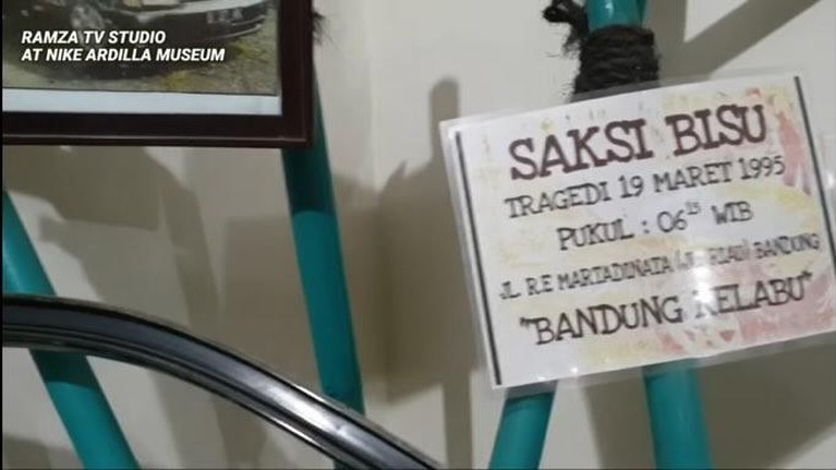 Museum Nike Ardilla sedang jadi perbincangan publik, disana terdapat barang-barang hingga saksi bisu kecelakaan maut Nike. Yuk intip!