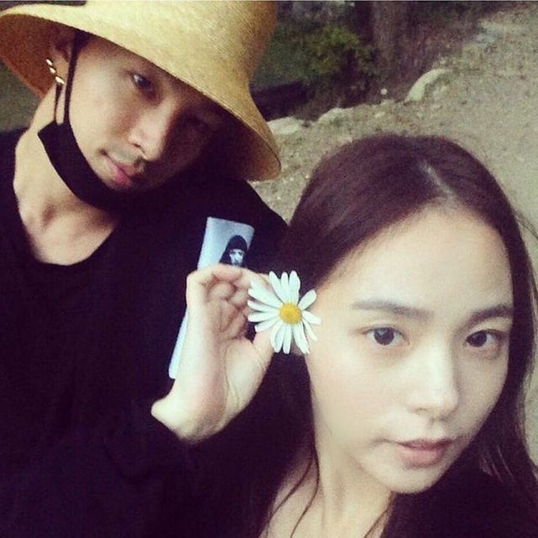 6 Potret Bahagia Taeyang & Min Hyo Rin Kini Resmi Jadi Orang Tua Kabar bahagia datang dari pasangan Taeyang dan Min Hyo Rin yang kini resmi menjadi orang tua. Yuk intip potret mereka!