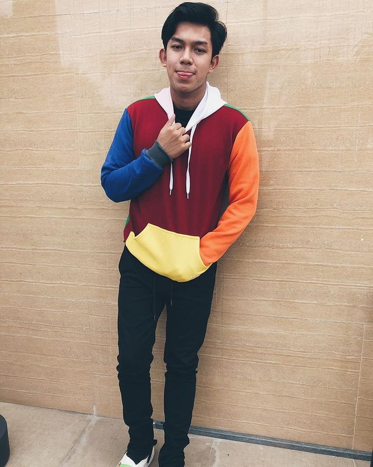 Gaga Muhammad kekasih Laura Anna sedang jadi sorotan&comma; namun banyak yang mengira bahwa Gaga adalah Gangga tunangan Awkarin&period; Yuk intip&excl;