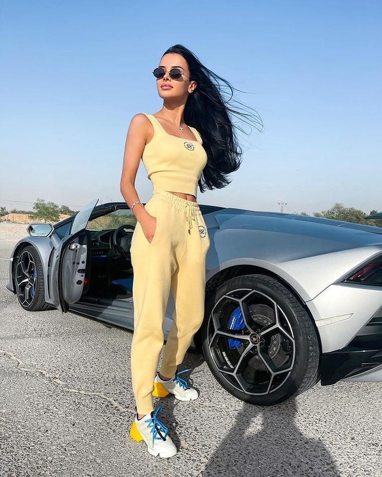 Yana Orfeeva model cantik dan seksi kini menjadi sorotan usai mengaku menjadi selingkuhan pangeran Arab. Yuk intip potretnya!