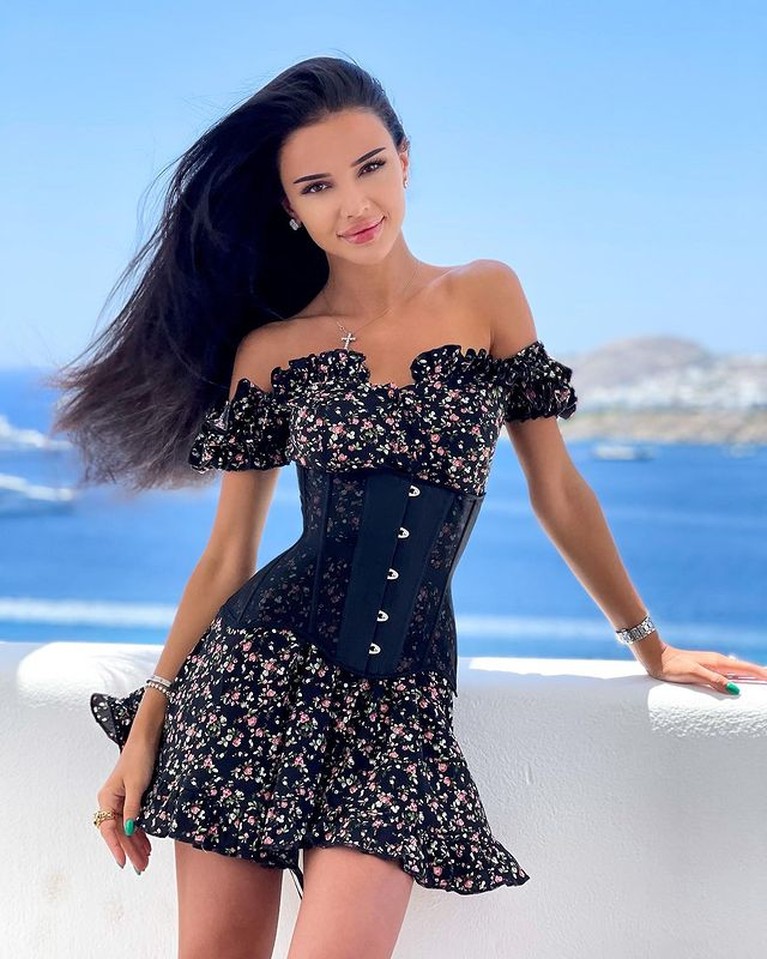 Yana Orfeeva model cantik dan seksi kini menjadi sorotan usai mengaku menjadi selingkuhan pangeran Arab. Yuk intip potretnya!