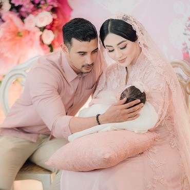 Ali Syakieb dan Istri Ingin Jadi Sosok Sahabat Bila Sang Putri Sudah Dewasa