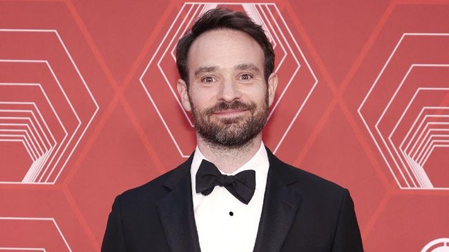 Bos Marvel Studios Kevin Feige mengonfirmasi Charlie Cox bakal menjadi Daredevil dalam Marvel Cinematic Universe (MCU).