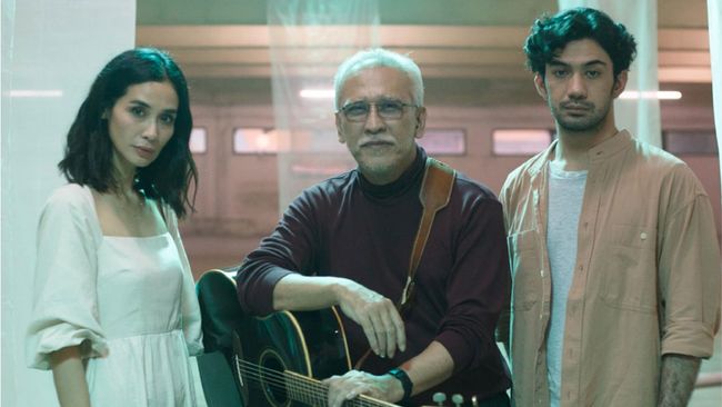 Patah, single terbaru Iwan Fals dikembangkan menjadi film pendek yang dibintangi Reza Rahadian dan Marsha Timothy.