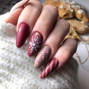 5 Inspirasi Nail Art yang Simpel dan Terlihat Mewah, Cocok untuk Acara Natal dan Tahun Baru