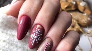 5 Inspirasi Nail Art yang Simpel dan Terlihat Mewah, Cocok untuk Acara Natal dan Tahun Baru