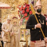 Deretan Artis Indonesia dengan Busana Pengantin Tradisional yang Bikin Pangling di 2021
