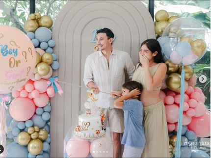 7 Potret Bahagia Jessica Iskandar & Vincent Verhaag Umumkan Jenis Kelamin Bayi