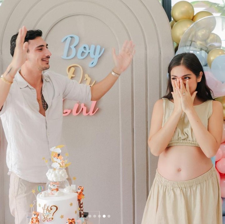 <p>Pada Minggu (5/12/2021), Jessica Iskandar dan Vincent Verhaag menyelenggarakan gender reveal party dengan El Barack. Beberapa sahabat dan rekan terdekat diundang untuk datang. (Foto: Instagram @inijedar)</p>