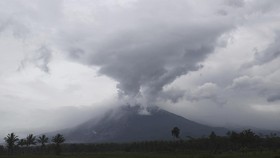 PVMBG: Semeru Masih Berpotensi Keluarkan Awan Panas dan Banjir Lahar