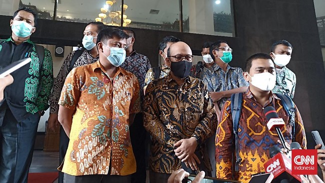 Sebanyak delapan mantan pegawai KPK menolak tawaran menjadi ASN Polri. Sementara 44 orang, termasuk Novel Baswedan menerima pinangan Kapolri Jenderal Listyo.