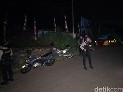 Mencekam! Motor-Mobil Dirusak Usai Bentrok Gegara Sepak Bola di Sukabumi