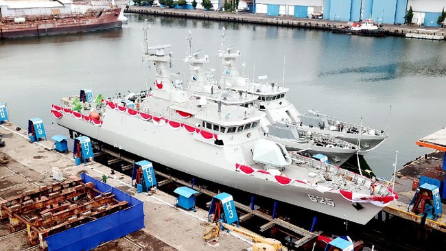 Kapal Cepat Rudal (KCR) 60 Meter yang diproduksi oleh PT PAL Indonesia (Persero) untuk menjaga pertahanan maritim Indonesia