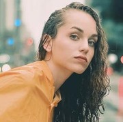 Rambut Jadi Lepek Setelah Kehujanan? Ini 4 Cara Jitu untuk Mengatasinya!