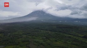 VIDEO: Semeru Kembali Erupsi Senin Pagi, Status Masih Waspada