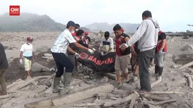 VIDEO: Momen Evakuasi Korban Tewas Awan Panas Gunung Semeru