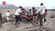 VIDEO: Momen Evakuasi Korban Tewas Awan Panas Gunung Semeru