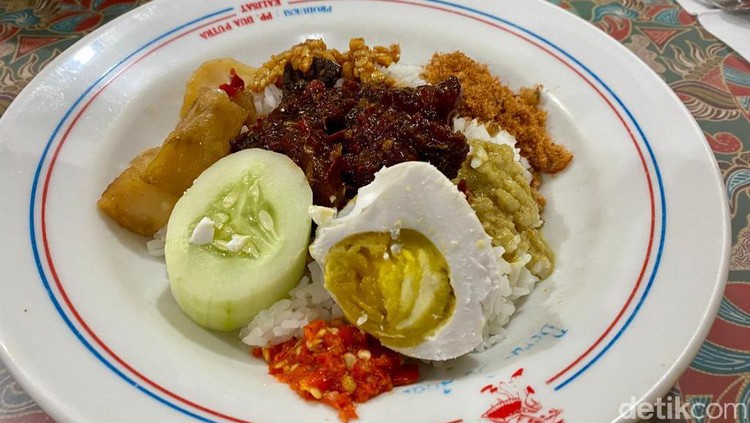 Uenake Rek! Nasi Langgi dan Tahu Telur Diracik Pakai Resep 1956 Uenake Rek! Nasi Langgi dan Tahu Telur Diracik Pakai Resep 1956