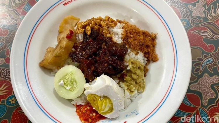 Uenake Rek! Nasi Langgi dan Tahu Telur Diracik Pakai Resep 1956 Uenake Rek! Nasi Langgi dan Tahu Telur Diracik Pakai Resep 1956