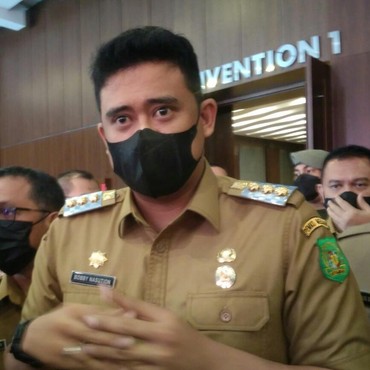 Heboh Wanita Lempar Sandal ke Jokowi, Bobby Nasution: Sudah di RSJ