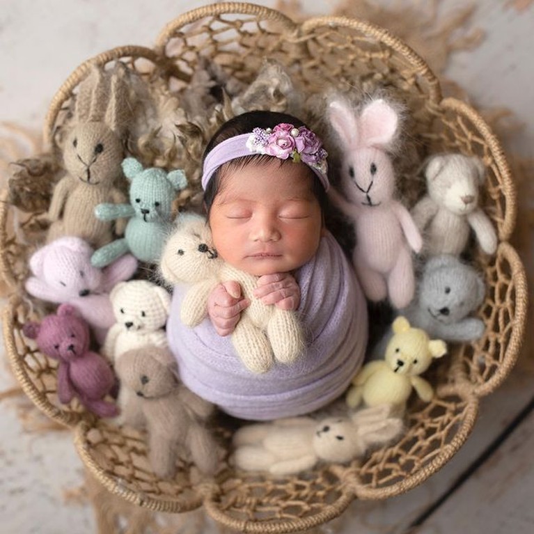 6 Pemotretan Perdana Baby Nakeya Ayu Anak ke-4 Nola B3 Nola B3 melahirkan anak ke-4nya pada (26/12) yang diberi nama Aladya Odetta Nakeya Ayu. Yuk intip pemotretan perdana baby Nakeya!