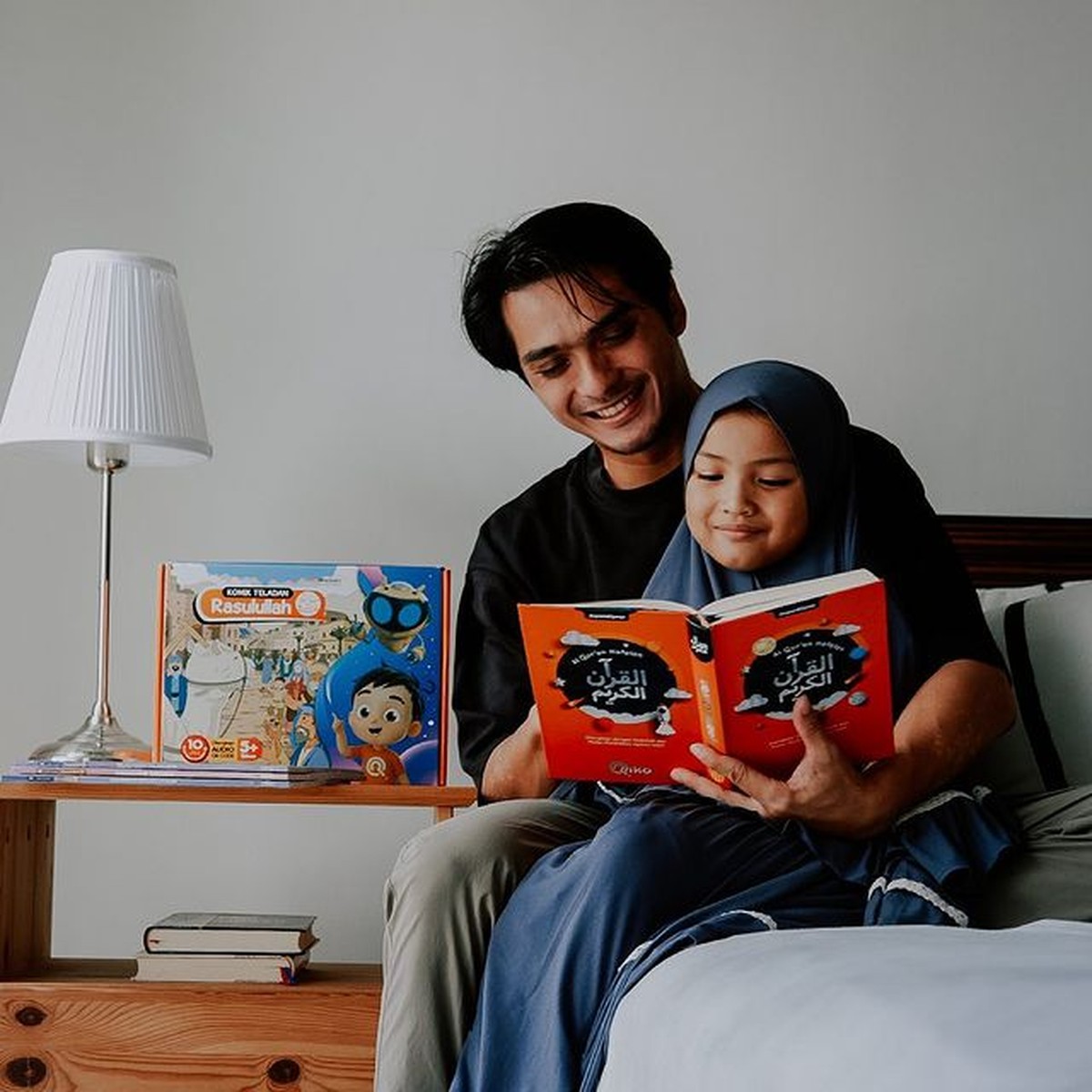 Ricky Harun memutuskan untuk hijrah setelah menikah dengan kekasihnya&comma; Herfiza&period; Yuk intip kehidupan keluarga mereka setelah hijrah&excl;