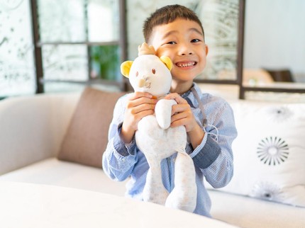 Tak Hanya Anak Perempuan, Main Boneka Juga Bagus untuk Perkembangan Anak Laki-laki