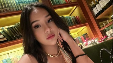 img-title Respons Anya Geraldine Ditantang Adegan Ciuman dengan Deddy Corbuzier