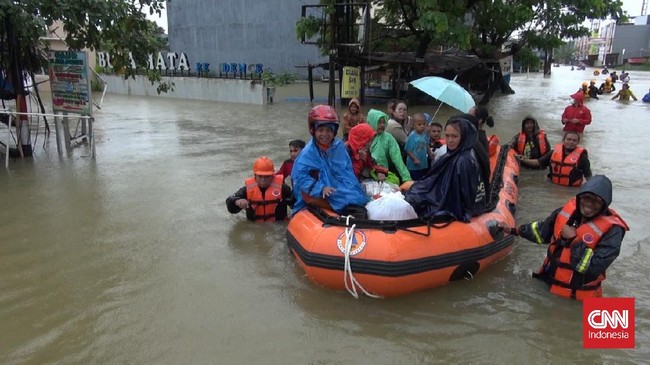 Beberapa wilayah di Makassar masih tergenang banjir. Curah hujan yang cukup tinggi masih terus mengguyur sejak Senin (13/2) kemarin.