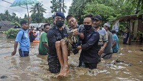 FOTO: Banjir Terjang Sejumlah Daerah, Makassar hingga Aceh
