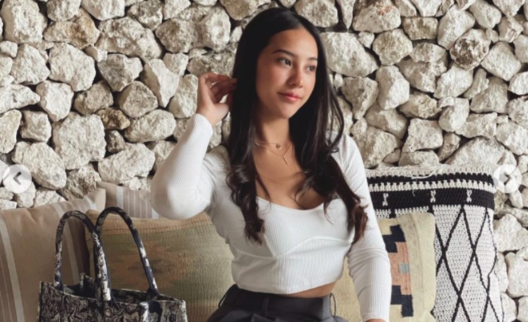 Ini Diet yang Dilakukan Anya Geraldine hingga BB Turun 3 Kg dalam Seminggu Anya Geraldine tahun ini melakukan diet hingga berat badannya turun 3 kg seminggu. Apa diet Anya Geraldine yang bisa Bunda tiru? Simak selengkapnya yuk.