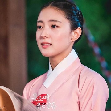Bikin Lee Junho Jatuh Cinta di 'The Red Sleeve', Kenalan yuk sama Aktris Cantik Lee Se Young!