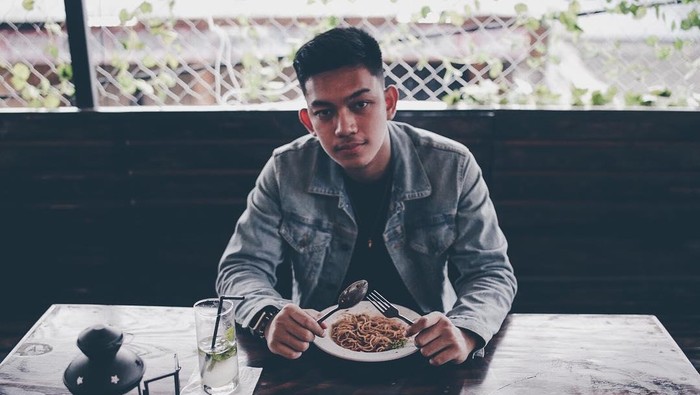Intip Kembali Momen Gaga Muhammad saat Nongkrong Bareng Laura