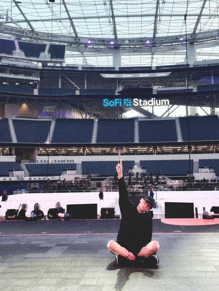 Maknae BTS yaitu Jungkook menggunakan nama akun yang cukup anti-mainstream di Instagramnya, yaitu @abcdefghi__lmnopqrstuvwxyz. Akun Jungkook tersebut sudah berhasil meraih followers sebanyak 18.1 juta pada Selasa, (7/12) ini/ Foto: instagram.com/@abcdefghi__lmnopqrstuvw