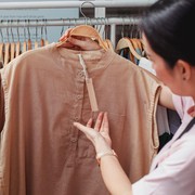 Stop Jorok! Ini 3 Alasan Penting Kenapa Kamu Harus Cuci Baju Baru Sebelum Dipakai