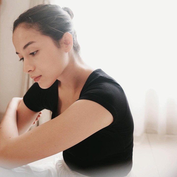 <p>Meski berperan sebagai seorang wanita yang tengah hamil, pesona Putri Marino tetap terpancar nih, Bunda. (Foto: Instagram: @putrimarino)</p>