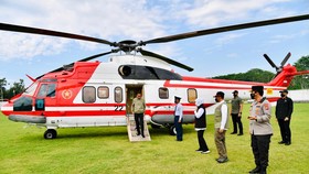 Jokowi Naik Helikopter Tembus Lokasi Pengungsi Erupsi Semeru